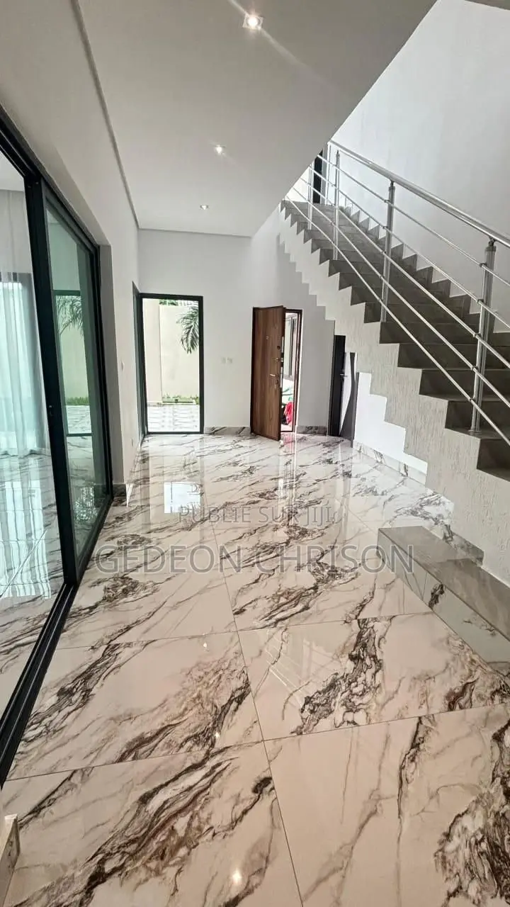 5chbre Villa dans Cocody à Louer