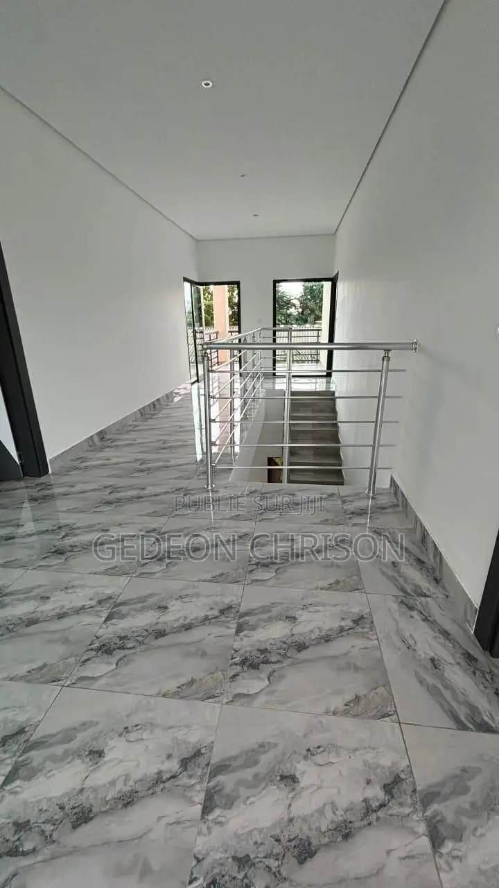 5chbre Villa dans Cocody à Louer