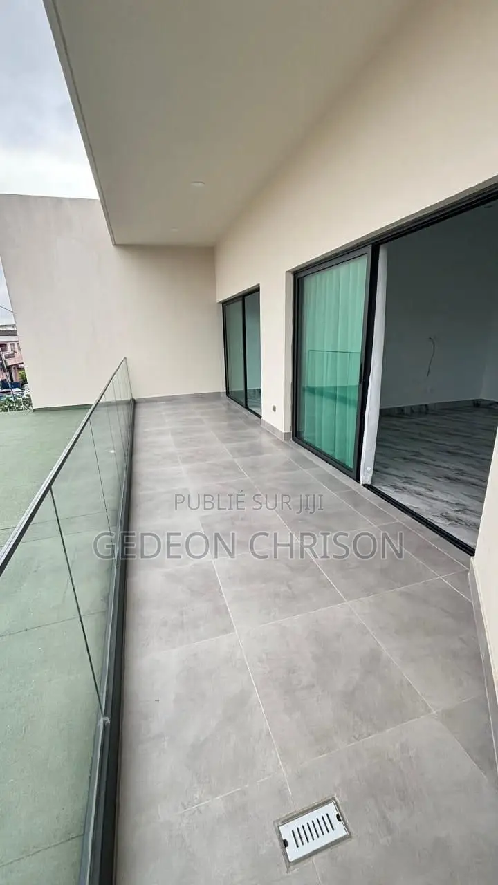 5chbre Villa dans Cocody à Louer