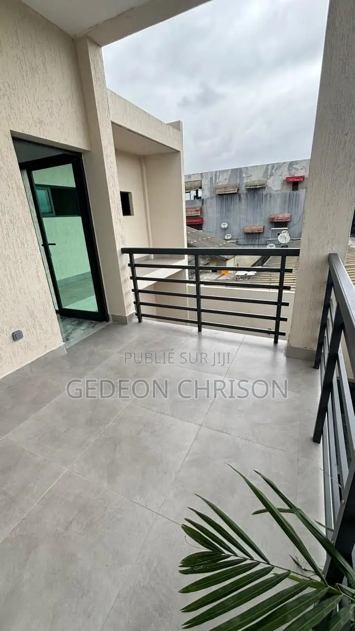 5chbre Villa dans Cocody à Louer