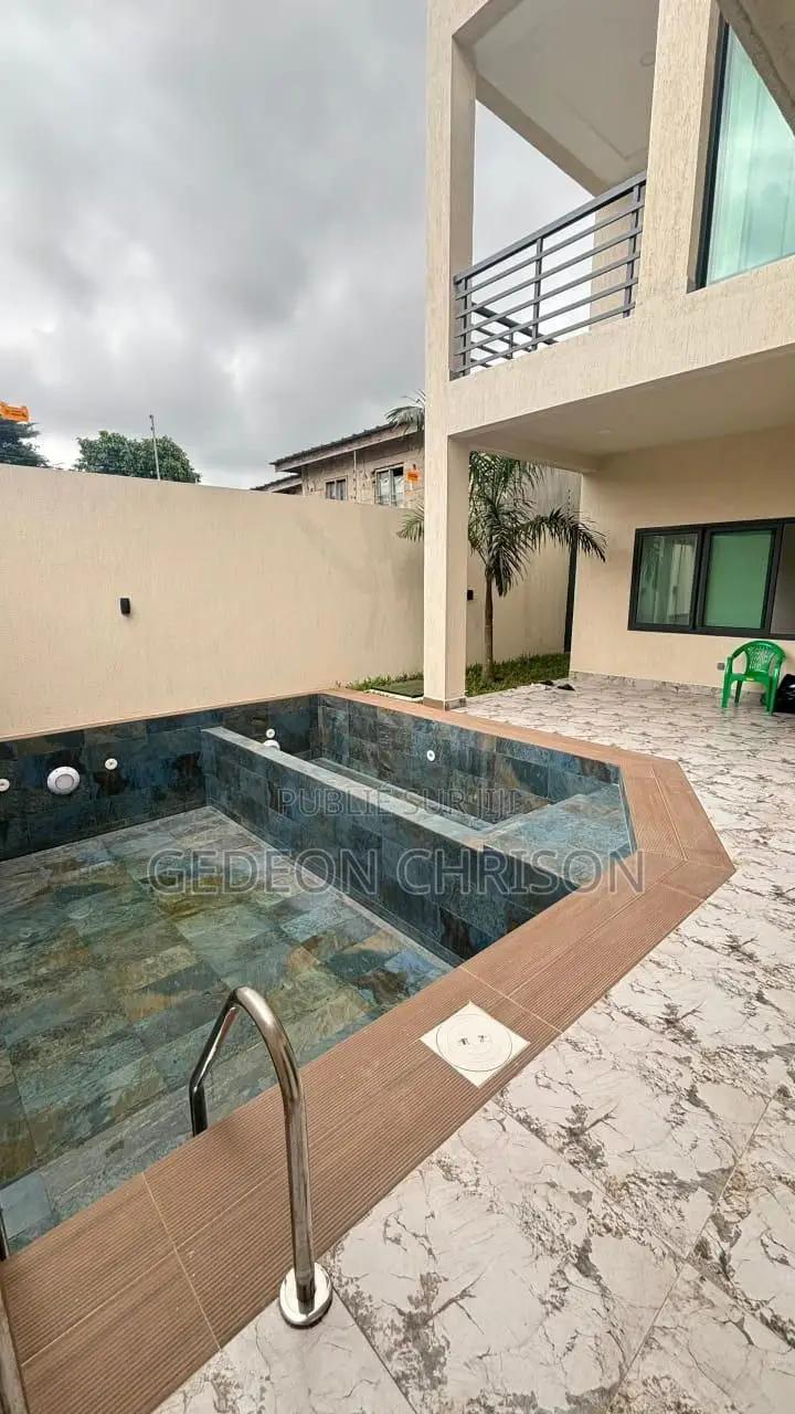 5chbre Villa dans Cocody à Louer