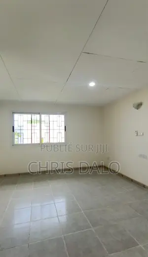 5chbre Villa dans Villa De Luxe, Cocody à Louer