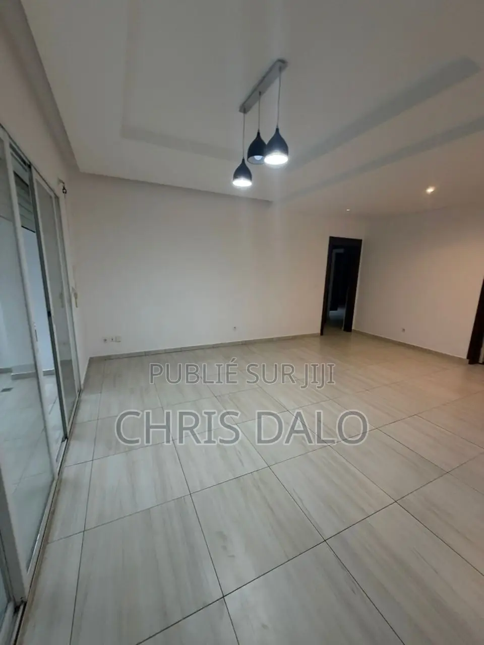 5chbre Villa dans Villa De Luxe, Cocody à Louer
