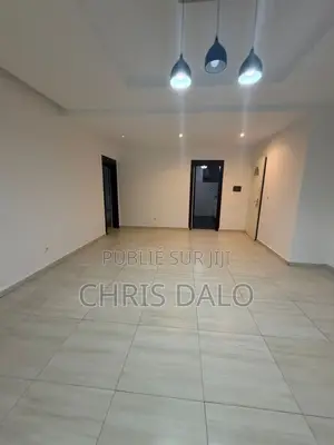 5chbre Villa dans Villa De Luxe, Cocody à Louer