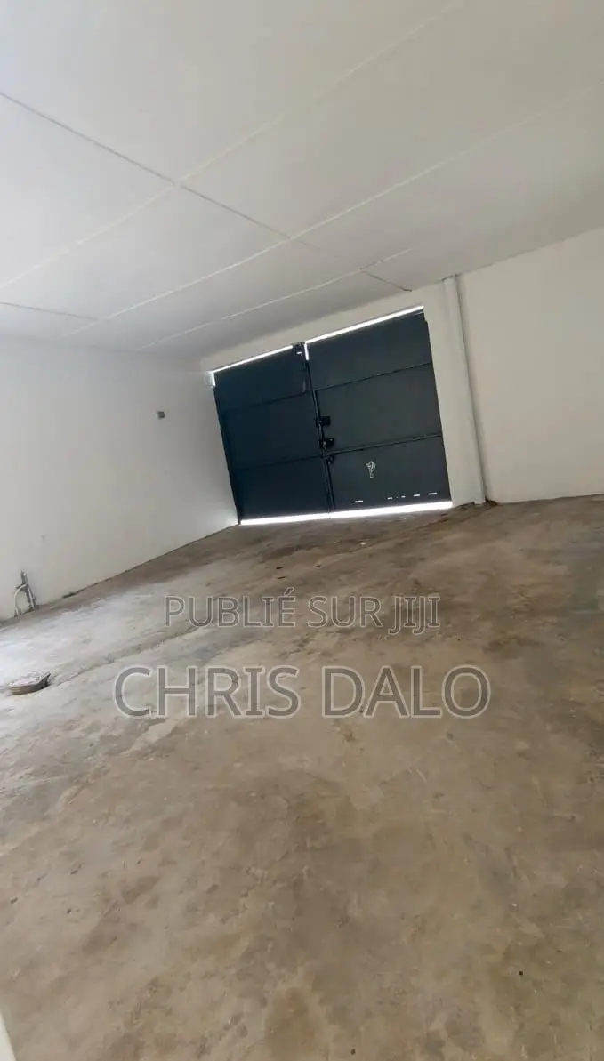 5chbre Villa dans Villa De Luxe, Cocody à Louer