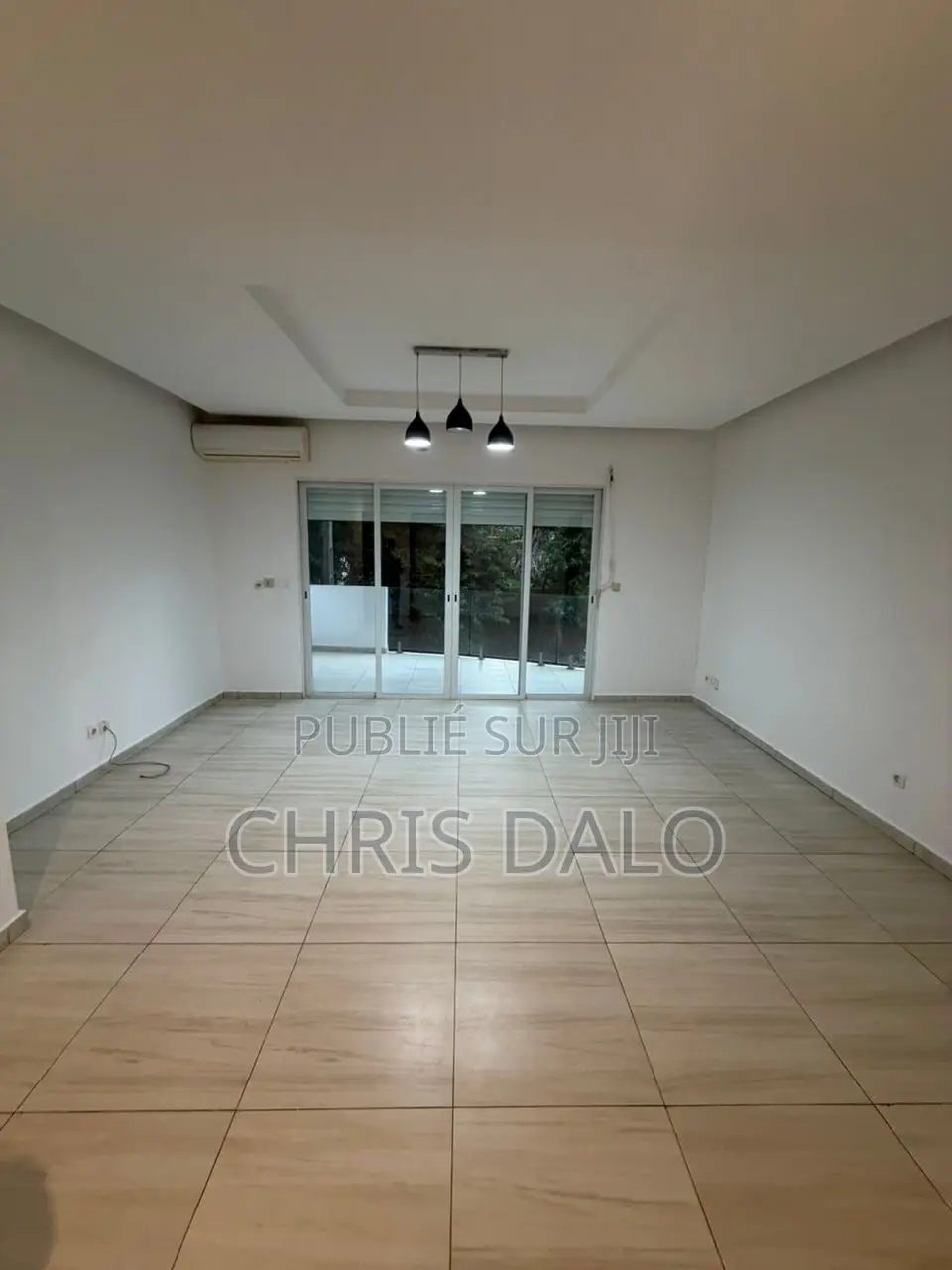 5chbre Villa dans Villa De Luxe, Cocody à Louer
