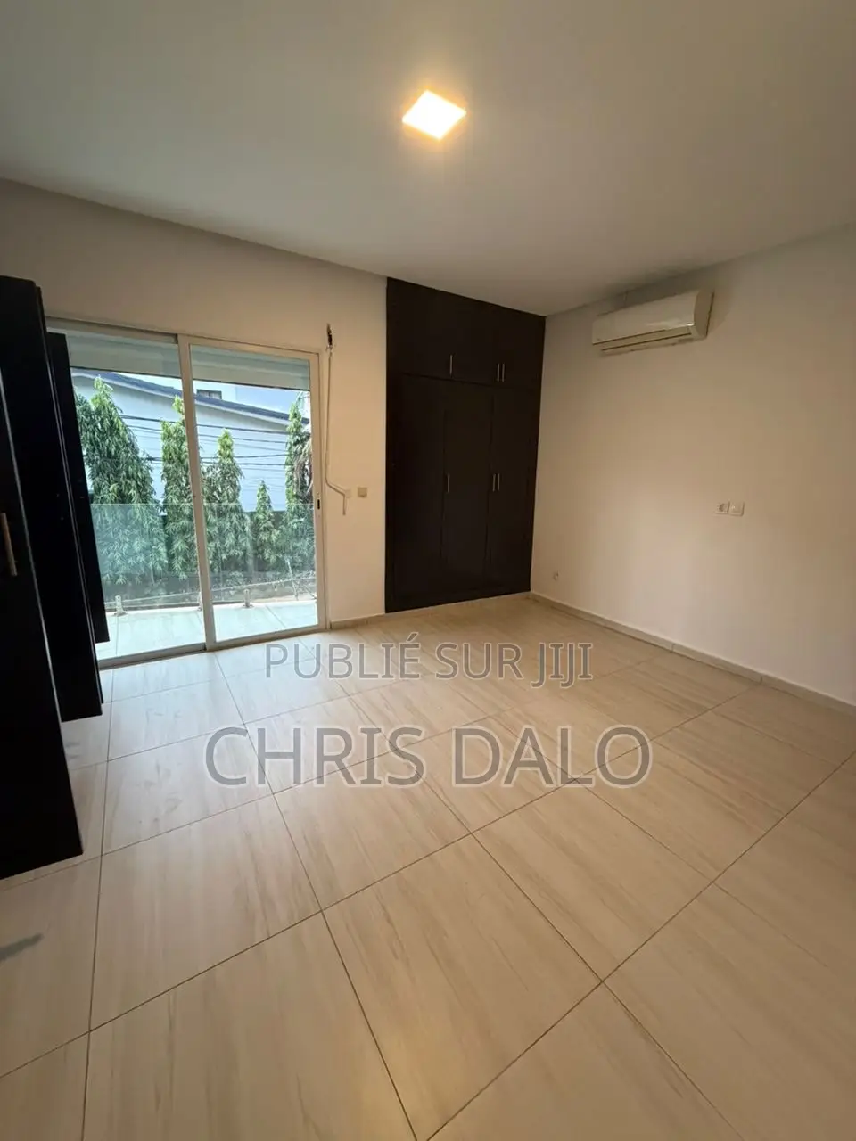 5chbre Villa dans Villa De Luxe, Cocody à Louer