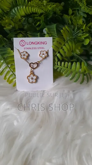 Boucle d'Oreille Et Chaîne