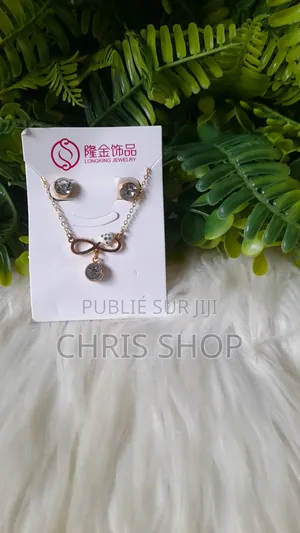 Boucle d'Oreille Et Chaîne
