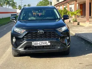 Toyota RAV4 XLE 2021 Noir