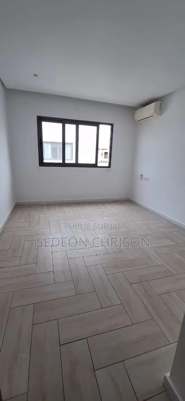4chbre Villa dans Cocody à Louer