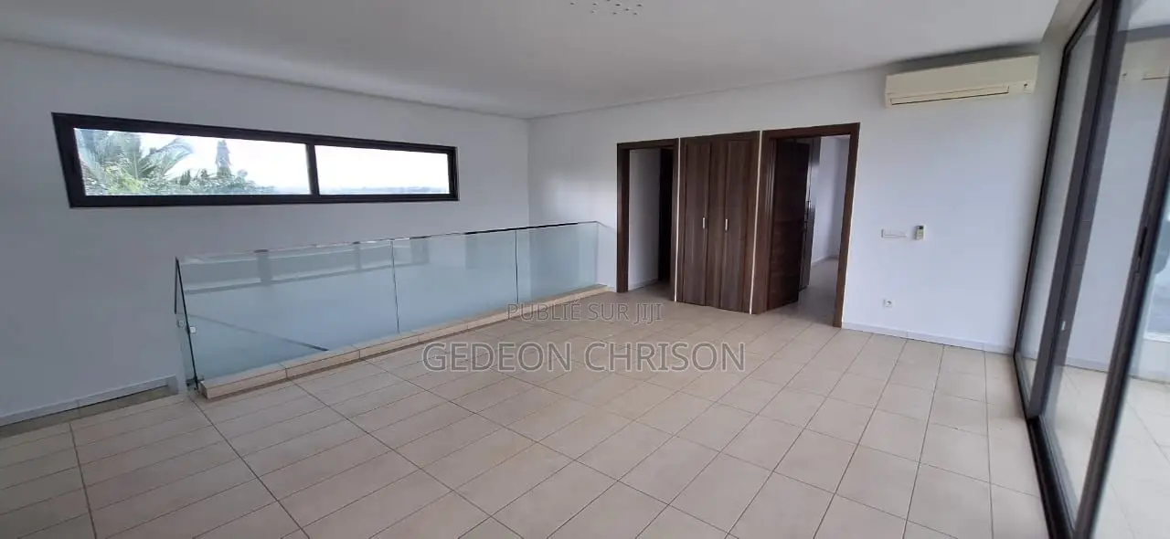 4chbre Villa dans Cocody à Louer