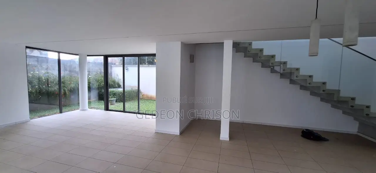 4chbre Villa dans Cocody à Louer