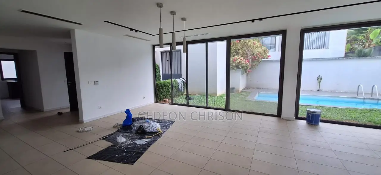 4chbre Villa dans Cocody à Louer