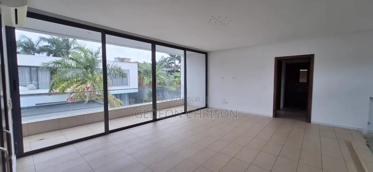 4chbre Villa dans Cocody à Louer