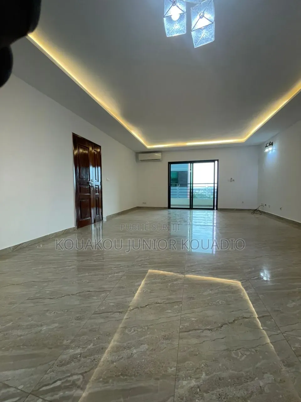 1chbre Chambre et salon dans Pos4444, Cocody à Louer
