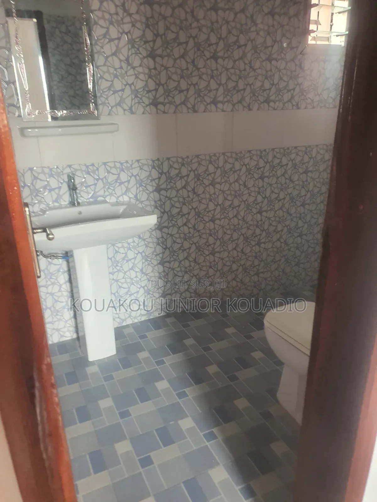 1chbre Chambre et salon dans Pos4444, Cocody à Louer
