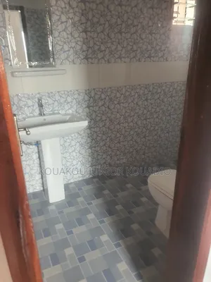 1chbre Chambre et salon dans Pos4444, Cocody à Louer