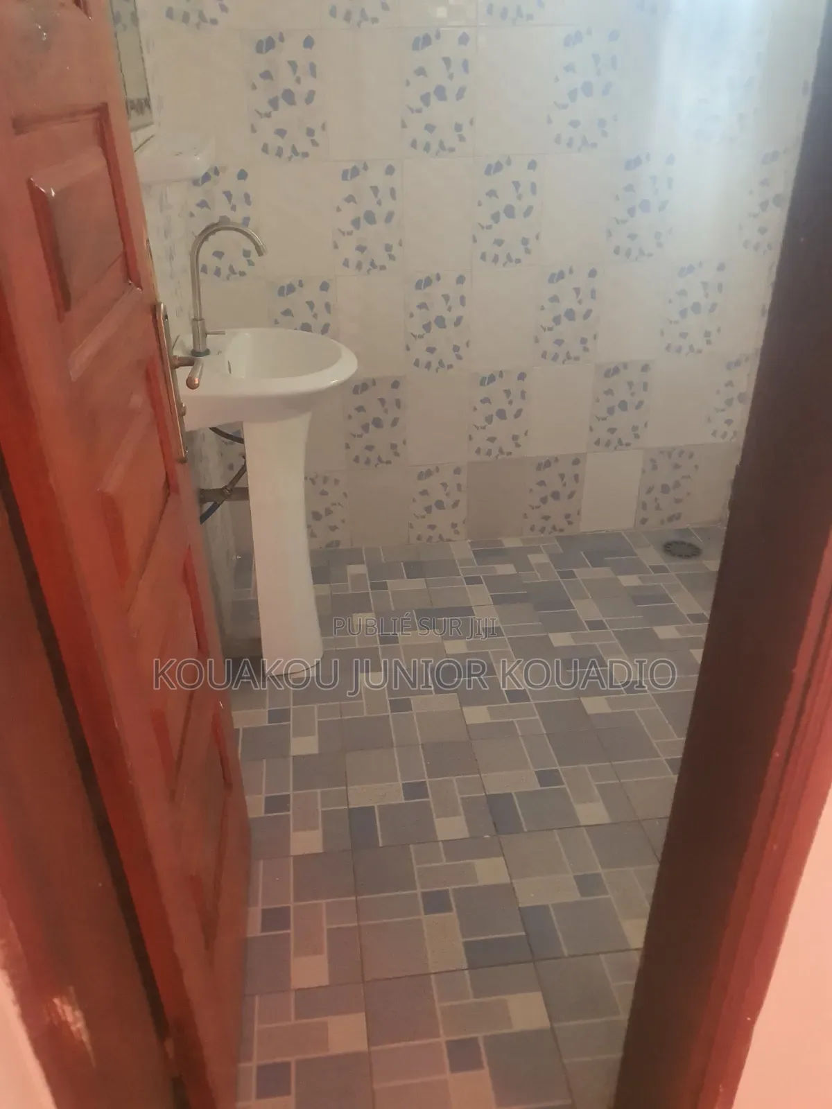 1chbre Chambre et salon dans Pos4444, Cocody à Louer