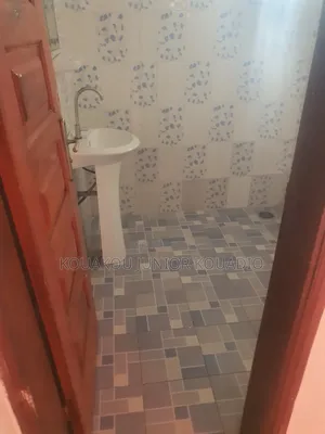 1chbre Chambre et salon dans Pos4444, Cocody à Louer