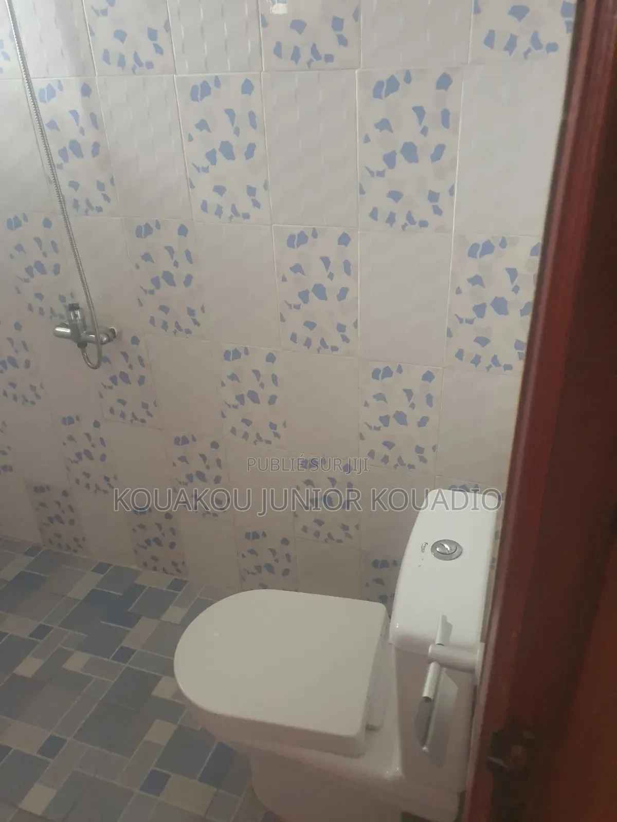 1chbre Chambre et salon dans Pos4444, Cocody à Louer
