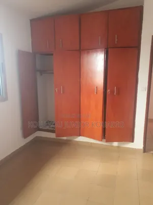 1chbre Chambre et salon dans Pos4444, Cocody à Louer
