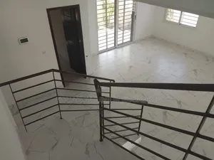 Meublé 7chbre Duplex dans Pos4444, Cocody à Louer