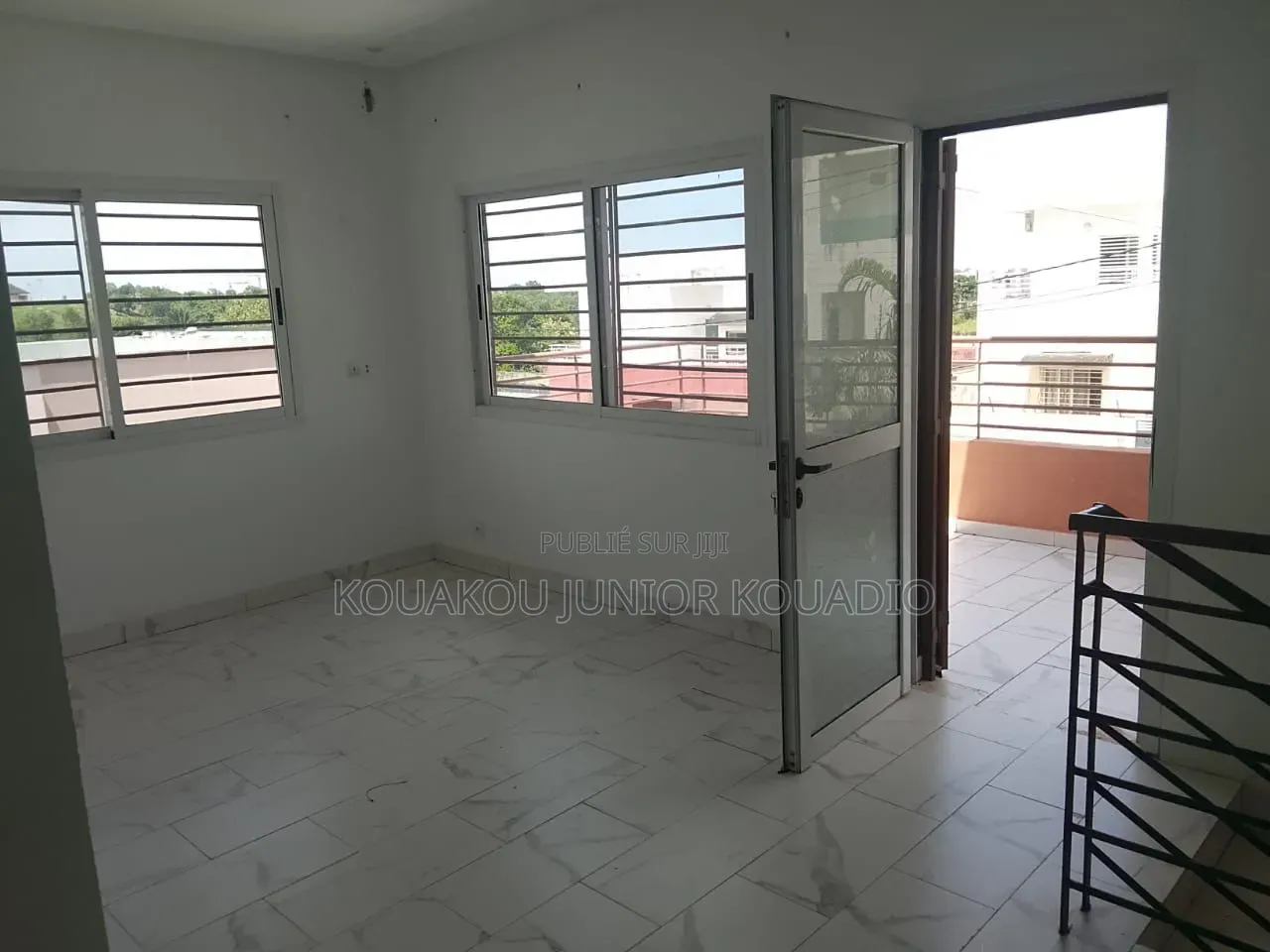 Meublé 7chbre Duplex dans Pos4444, Cocody à Louer