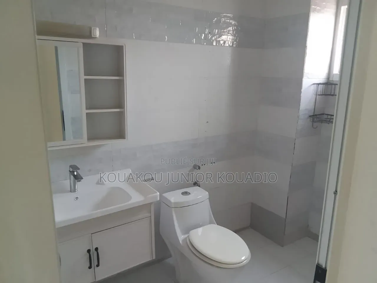 Meublé 7chbre Duplex dans Pos4444, Cocody à Louer
