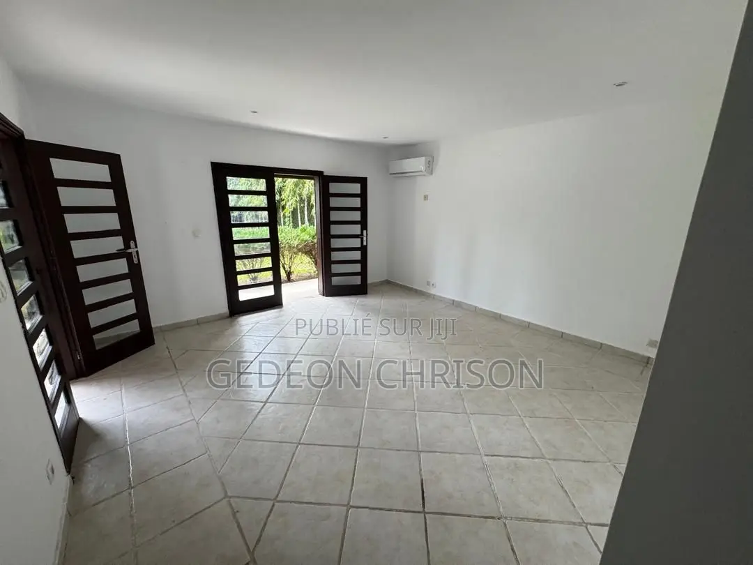 4chbre Villa dans Cocody à Louer