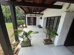 4chbre Villa dans Cocody à Louer