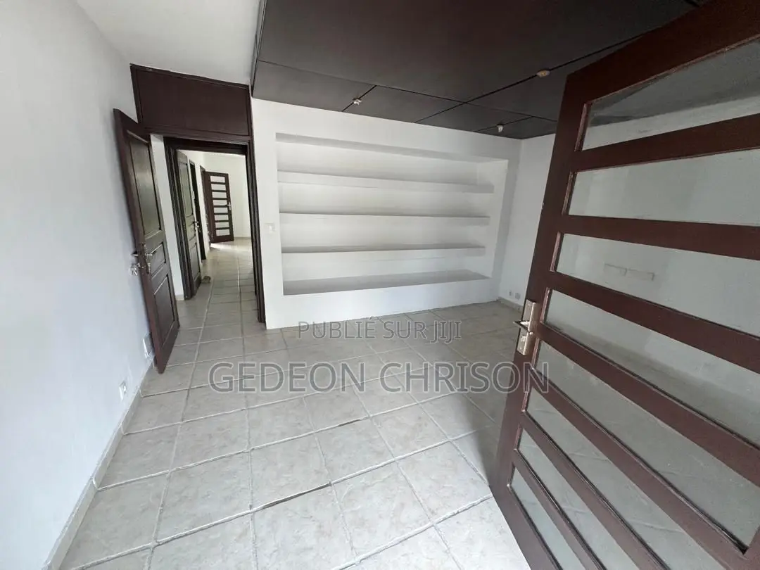 4chbre Villa dans Cocody à Louer