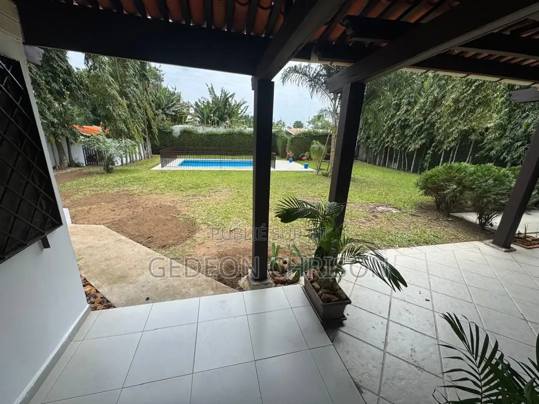 4chbre Villa dans Cocody à Louer