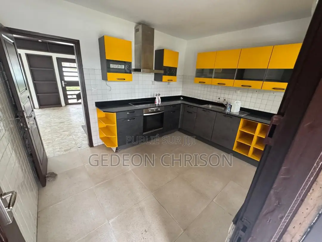 4chbre Villa dans Cocody à Louer