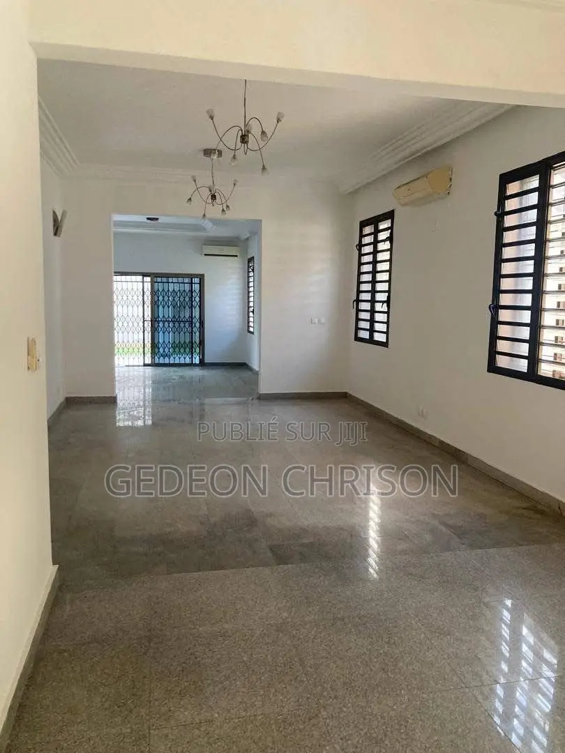5chbre Villa dans Cocody à Louer
