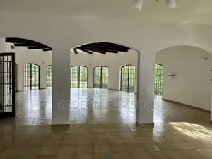 5chbre Villa dans Cocody à Louer