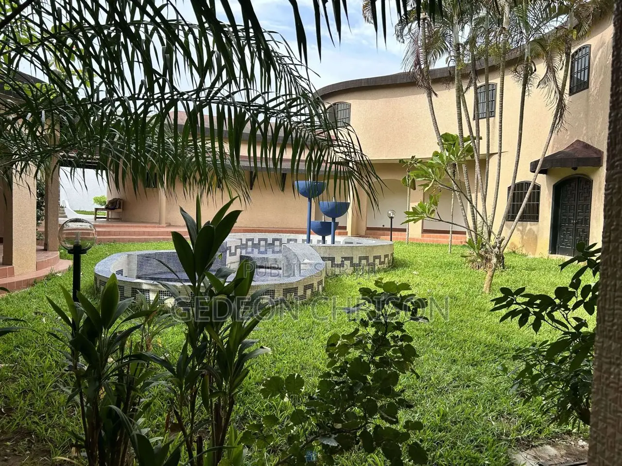 5chbre Villa dans Cocody à Louer