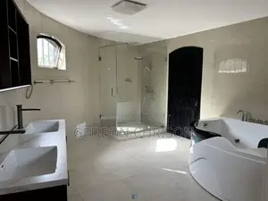 5chbre Villa dans Cocody à Louer