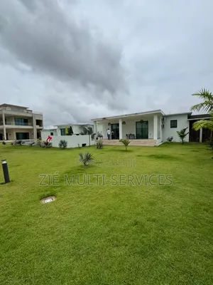 13chbre Villa dans Zié Multi-Service, Cocody à Vendre