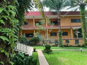 14chbre Villa dans Zié, Cocody à Vendre