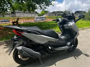 Nouveau Yamaha YBR125 2025 Noir