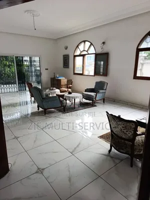 Meublé 8chbre Villa dans Zié Multi-Service, Cocody à Vendre