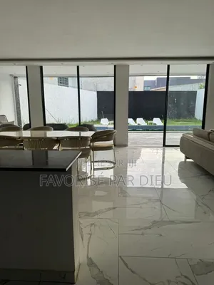 Meublé 8chbre Maison dans Cocody à Louer