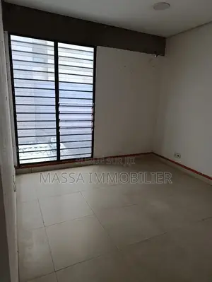 5chbre Villa dans Massa Immobilier, Cocody à Louer