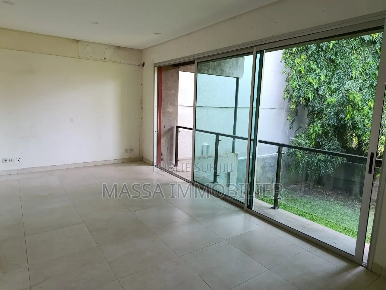5chbre Villa dans Massa Immobilier, Cocody à Louer