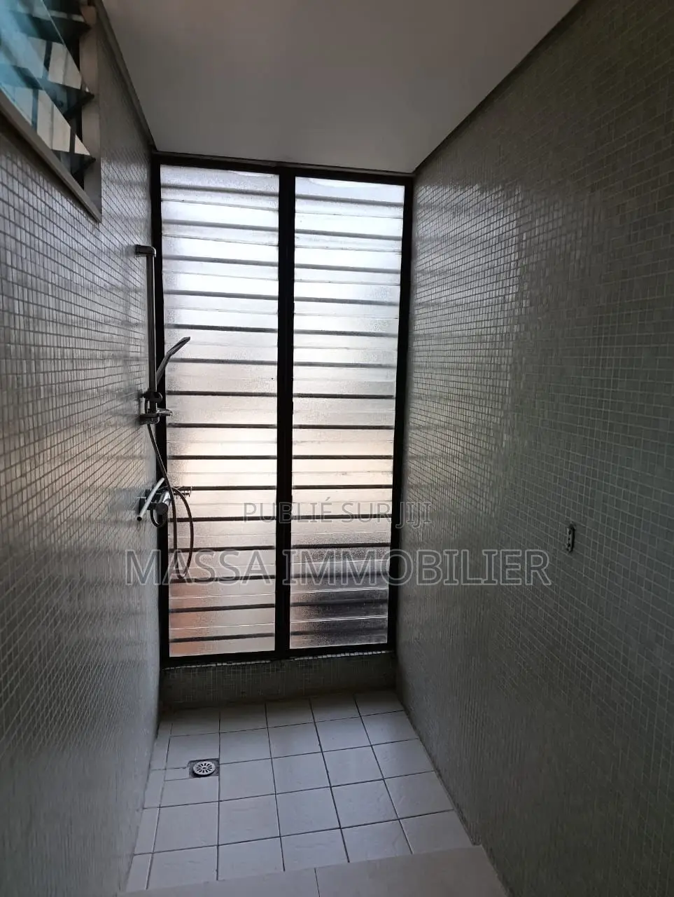 5chbre Villa dans Massa Immobilier, Cocody à Louer