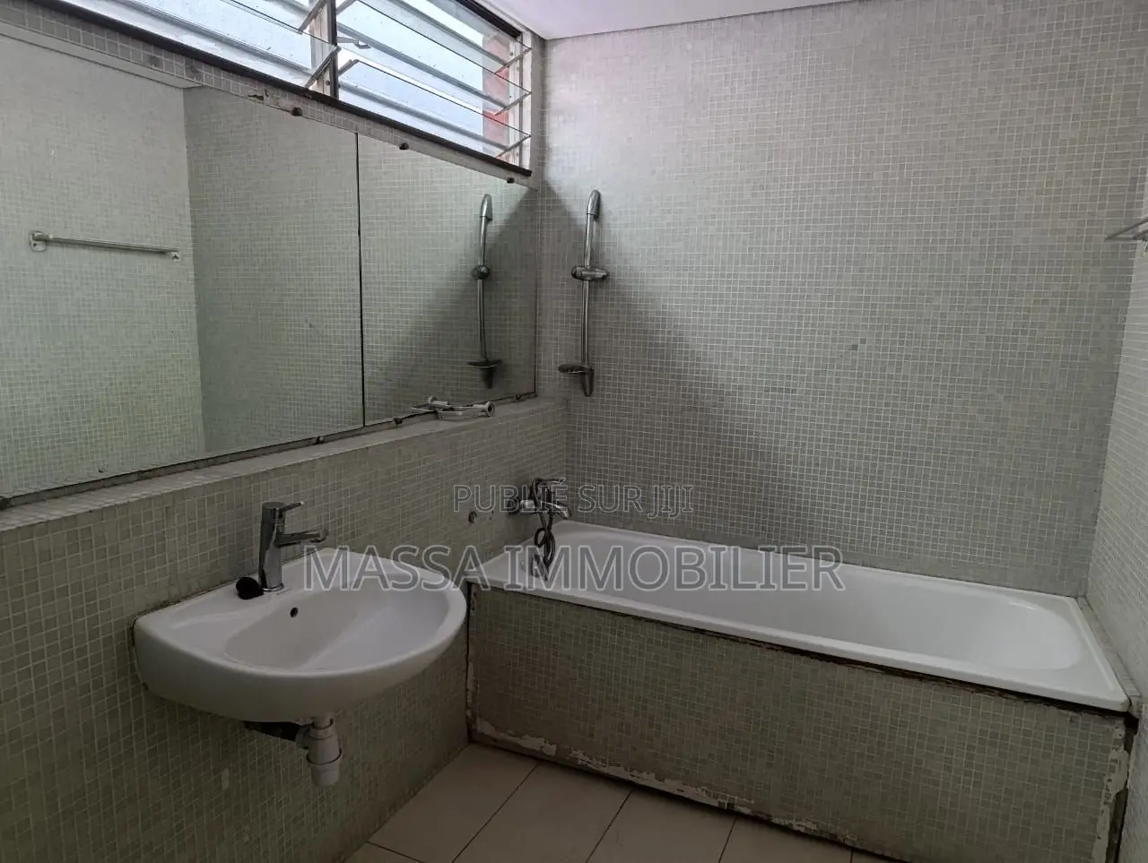 5chbre Villa dans Massa Immobilier, Cocody à Louer