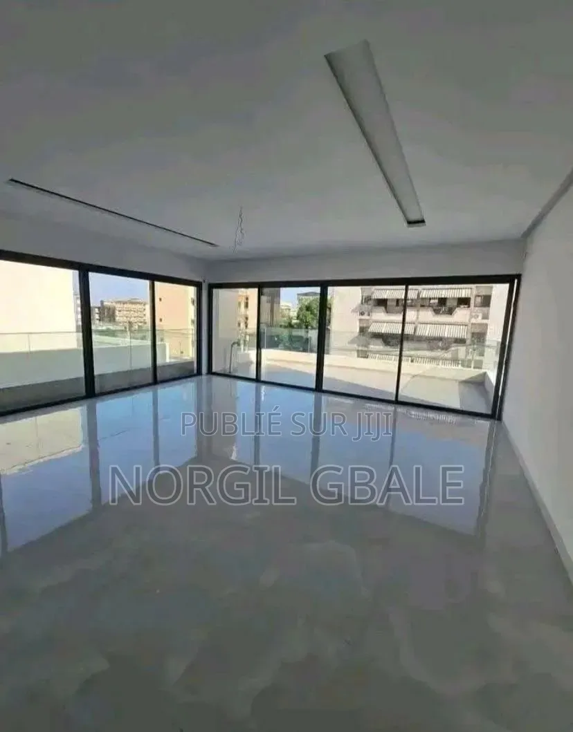 7chbre Villa dans Avec Norco, Cocody à Louer