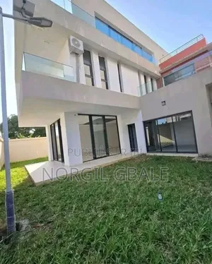 7chbre Villa dans Avec Norco, Cocody à Louer