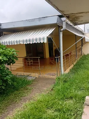 4chbre Maison de ville / Terrasse dans La Terre Immobilière, Cocody